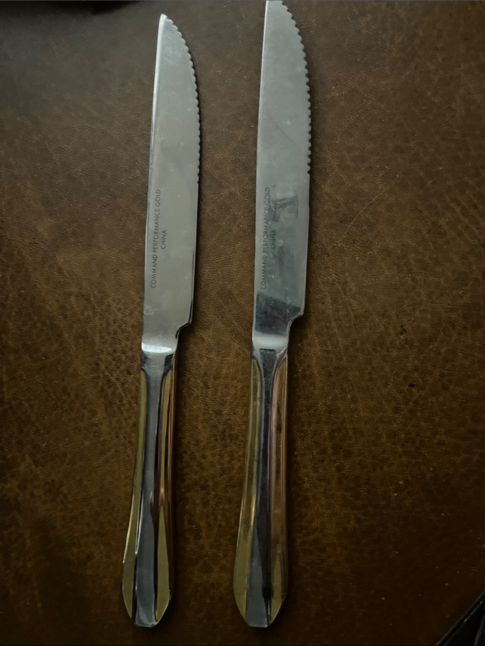 Serrated dinner knives